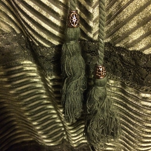 POL- Olive Green Lace Detail Top, V-Neck. NWOT! - Picture 5 of 14